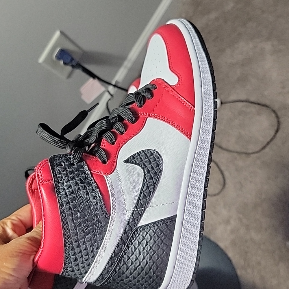 Jordan 1 high og satin snake